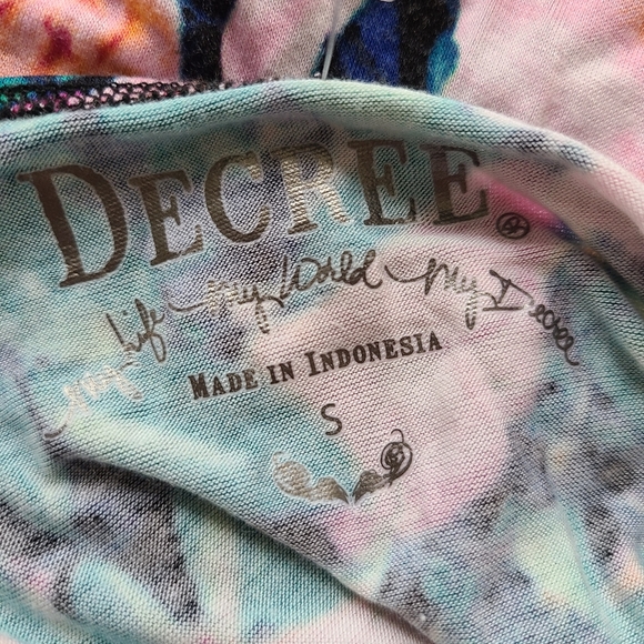 Decree Top - Picture 3 of 5